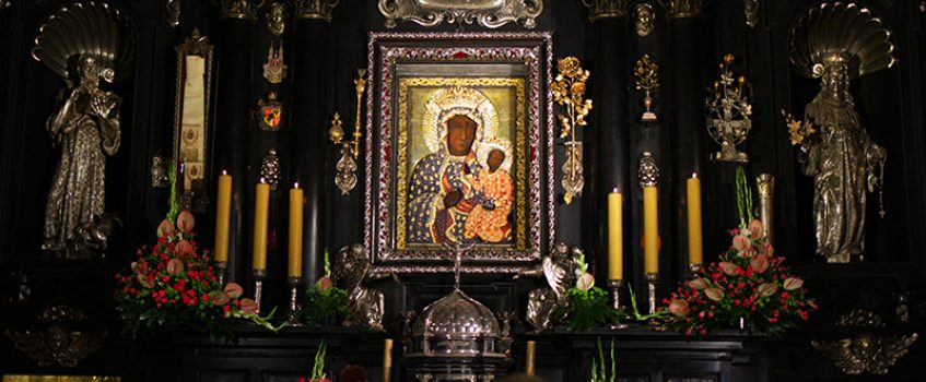 JASNA GÓRA: Duchowi pielgrzymi czuwali nocą przy obrazie Matki Bożej [GALERIA]